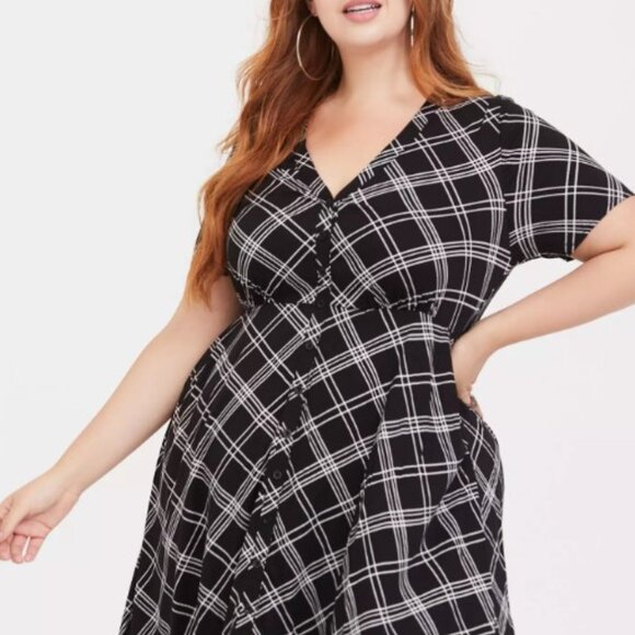 718-9 Torrid Plaid Button Front Challis Shirt sharkbite hem Dress Size 2 18/20 - Picture 9 of 16